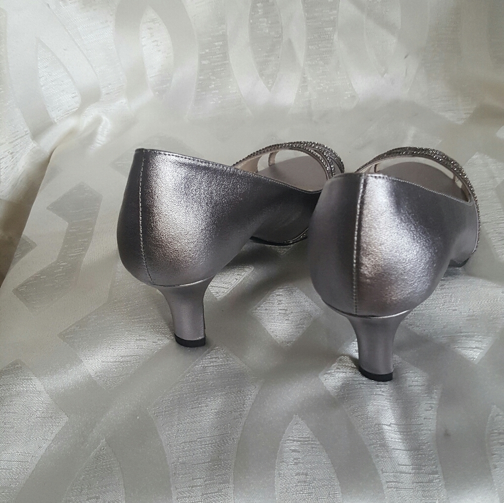 Shoes - Picture 6 of 8